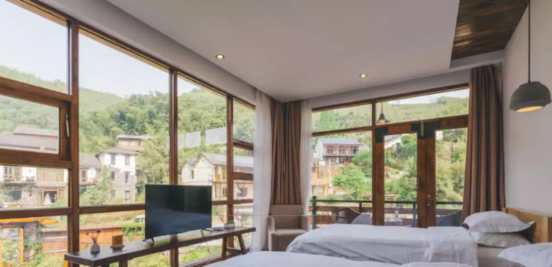 想知道鋁木復(fù)合門窗和鋁包木門窗哪款更適合你嗎？