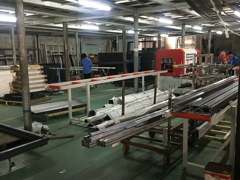 什么？你家的鋁合金門(mén)窗只要300元/平？年輕人，耗子喂汁！