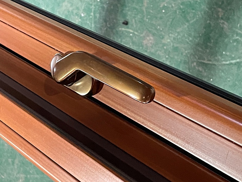 太驚艷！這些顏值與實(shí)力并存的樓上樓鋁木門窗，真讓人心動(dòng)！