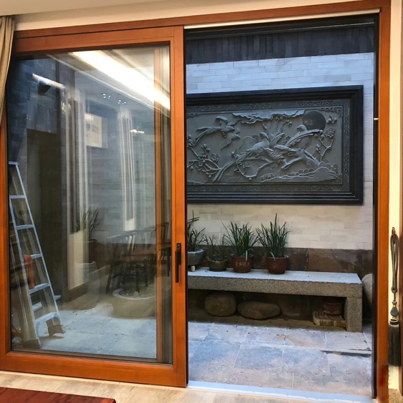 嚴(yán)嚴(yán)冬日里選擇保暖的鋁木復(fù)合門窗有多重要？