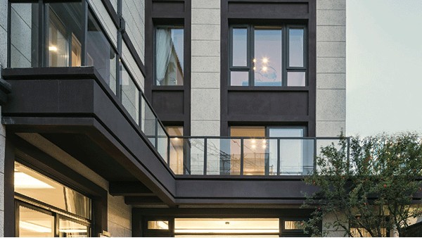 嚴(yán)嚴(yán)冬日里選擇保暖的鋁木復(fù)合門窗有多重要？