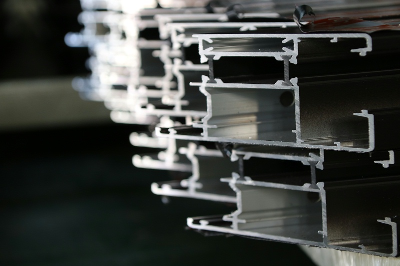 佛山高檔別墅鋁合金門窗哪個(gè)牌子好？樓上樓門窗