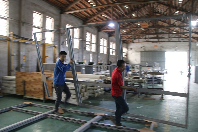 自從用了這種鋁合金門(mén)窗家里的電費(fèi)大大減少了！