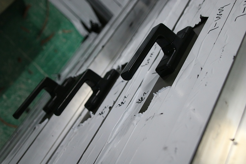 樓上樓高端門(mén)窗-鋁合金門(mén)多少錢(qián)一平米？